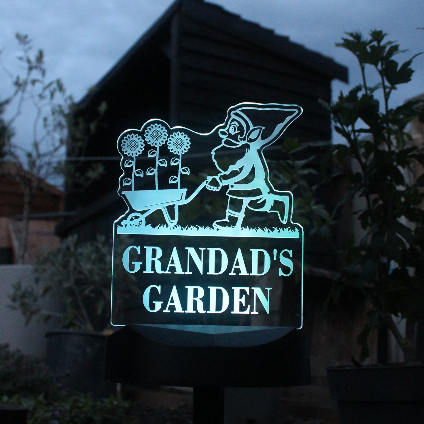GARDEN KNOME SOLAR LIGHT
